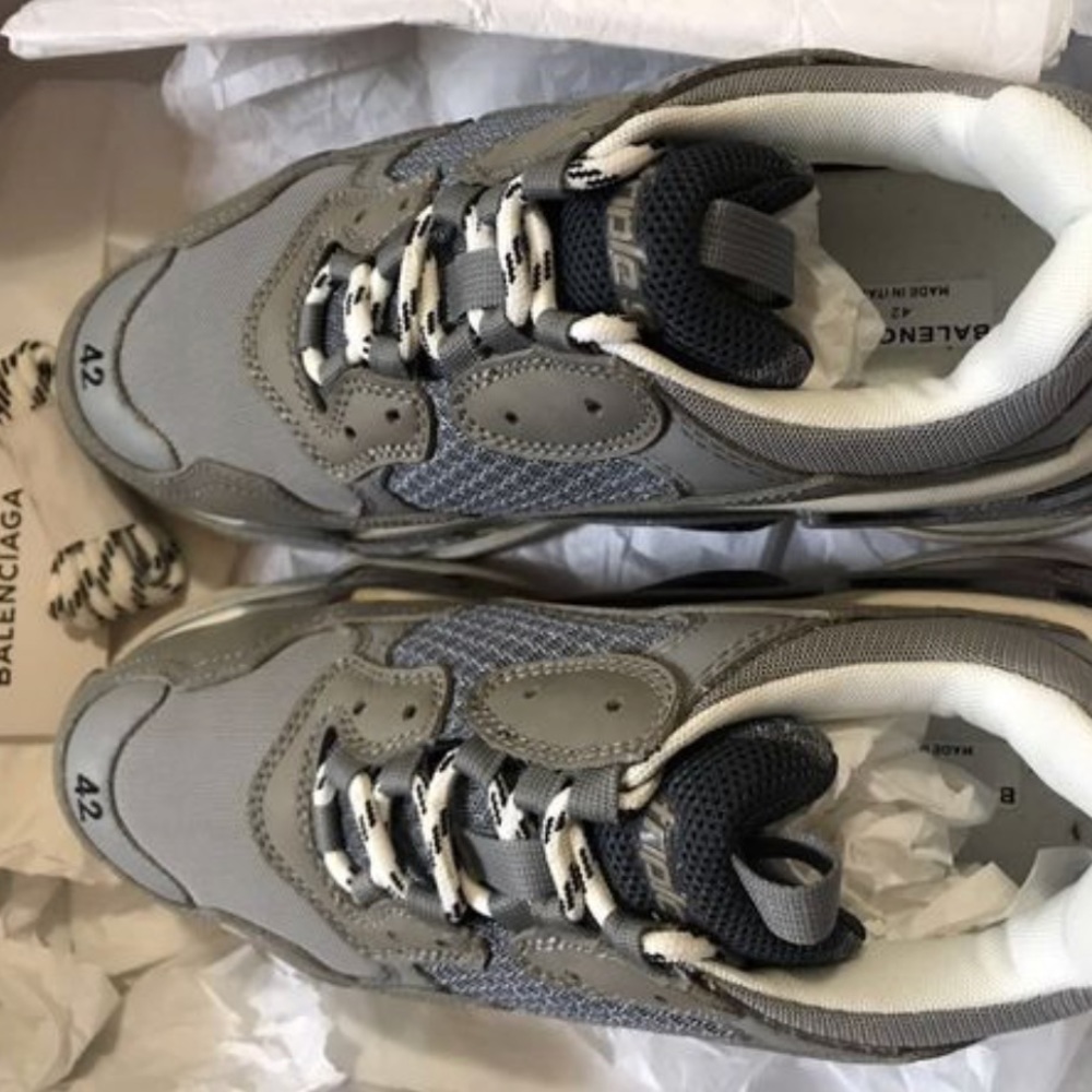 BALENCIAGA triple s men’s shoes size 42 GRAY